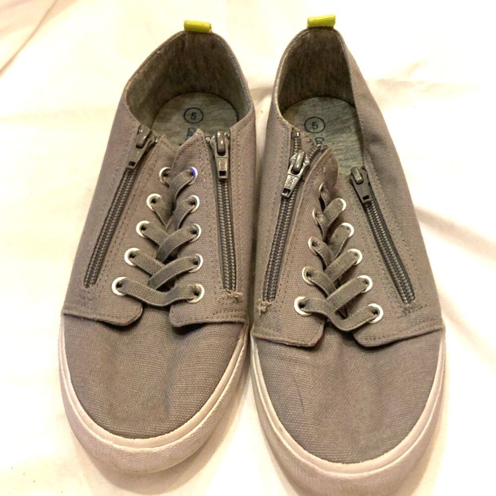 Cat & Jack Girls Size 5 Gray Canvas Sneakers – Zipper & Lace Detail